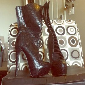 Heeled boots